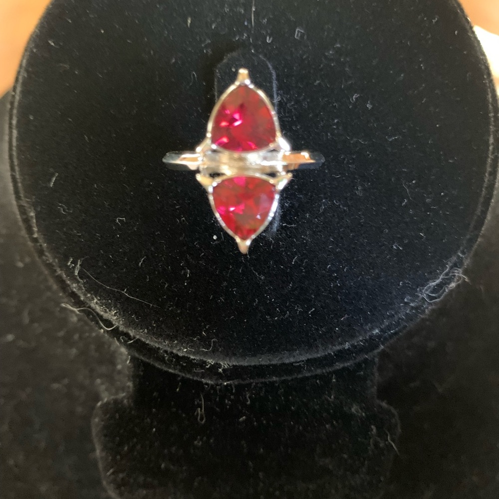 Raspberry Crystal Silvertone Ring, 🆕 - Picture 2 of 3
